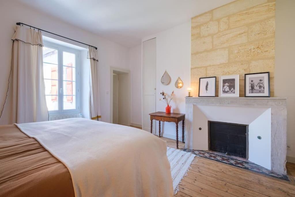 Appartement Avec Son Patio Dans Centre Historique De Bourg Eksteriør bilde