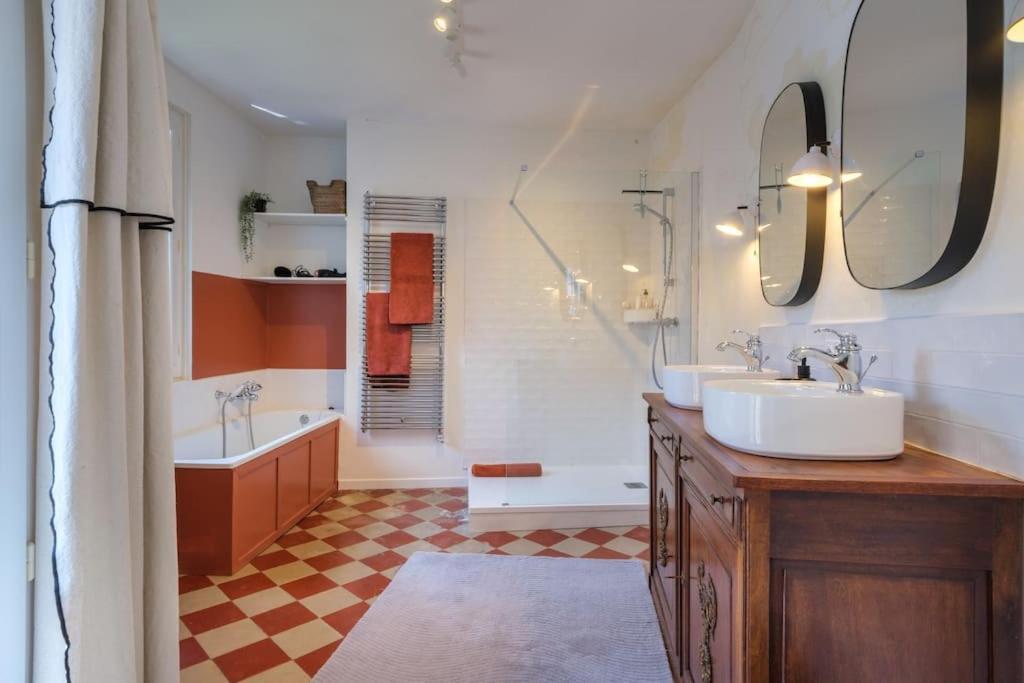 Appartement Avec Son Patio Dans Centre Historique De Bourg Eksteriør bilde