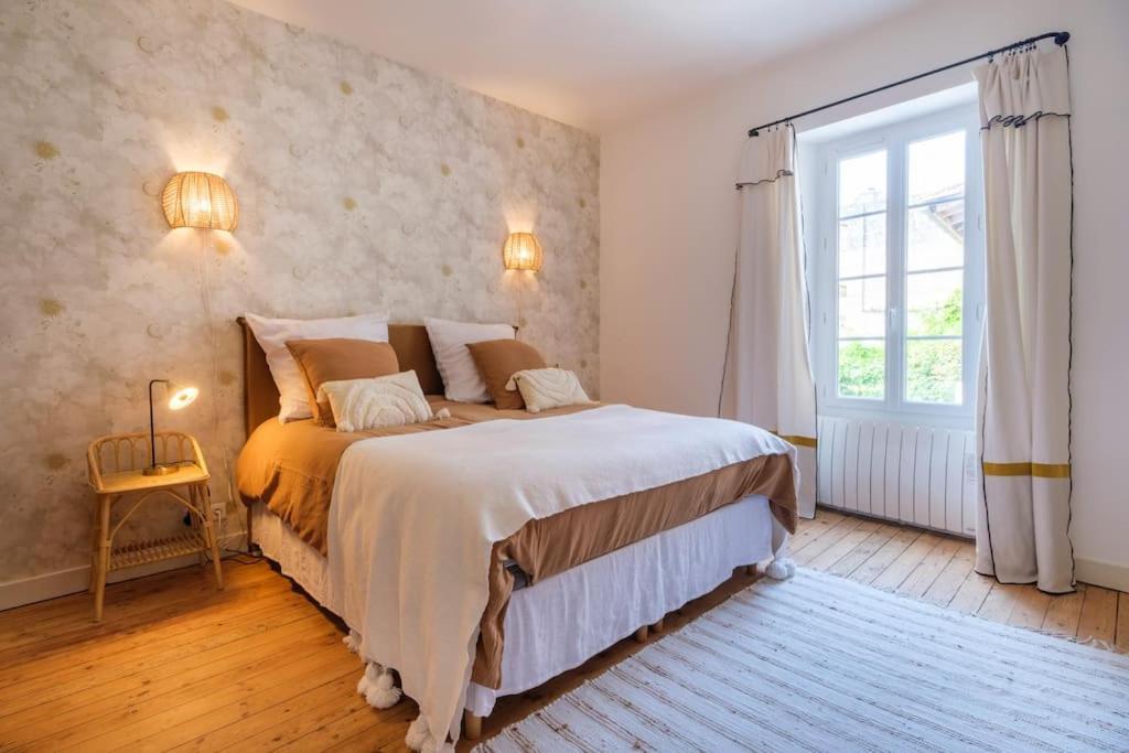 Appartement Avec Son Patio Dans Centre Historique De Bourg Eksteriør bilde