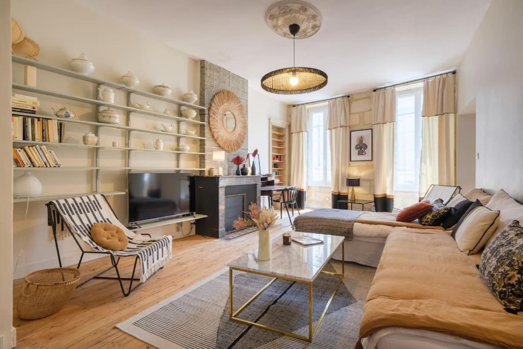 Appartement Avec Son Patio Dans Centre Historique De Bourg Eksteriør bilde