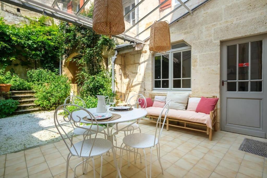 Appartement Avec Son Patio Dans Centre Historique De Bourg Eksteriør bilde
