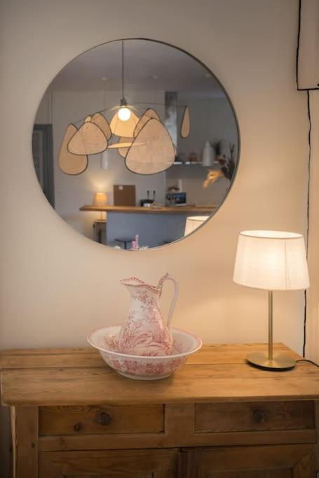 Appartement Avec Son Patio Dans Centre Historique De Bourg Eksteriør bilde
