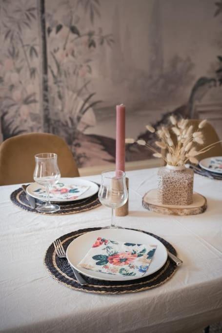 Appartement Avec Son Patio Dans Centre Historique De Bourg Eksteriør bilde