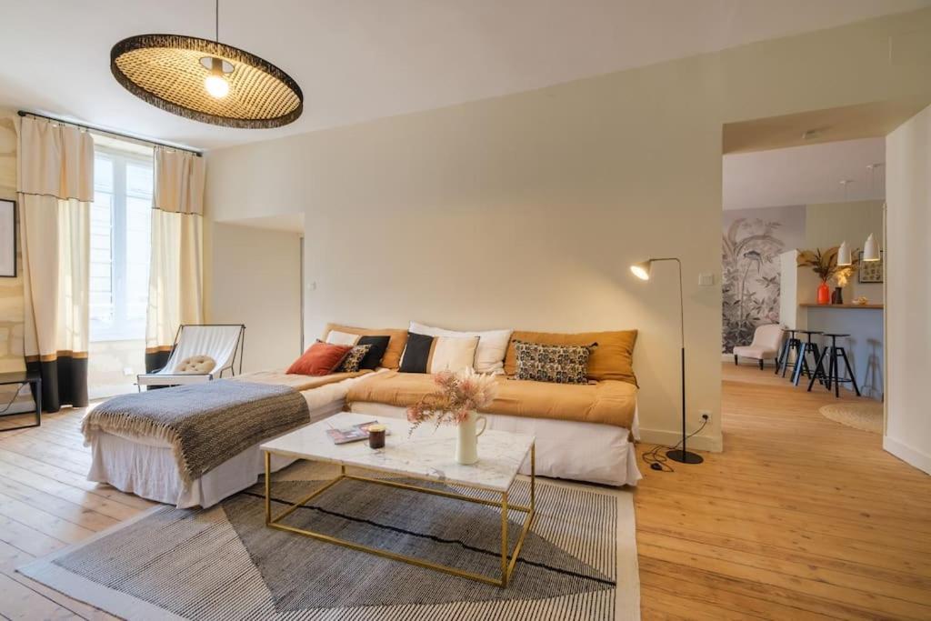 Appartement Avec Son Patio Dans Centre Historique De Bourg Eksteriør bilde