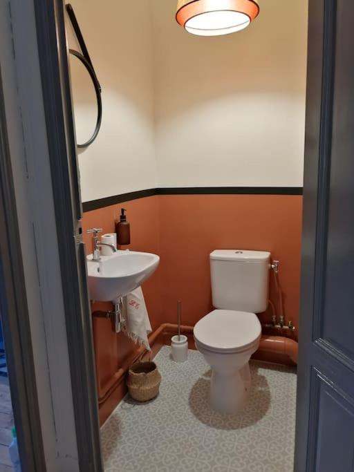 Appartement Avec Son Patio Dans Centre Historique De Bourg Eksteriør bilde