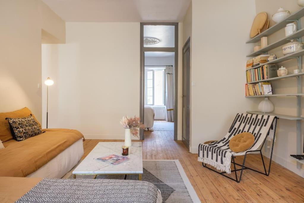 Appartement Avec Son Patio Dans Centre Historique De Bourg Eksteriør bilde