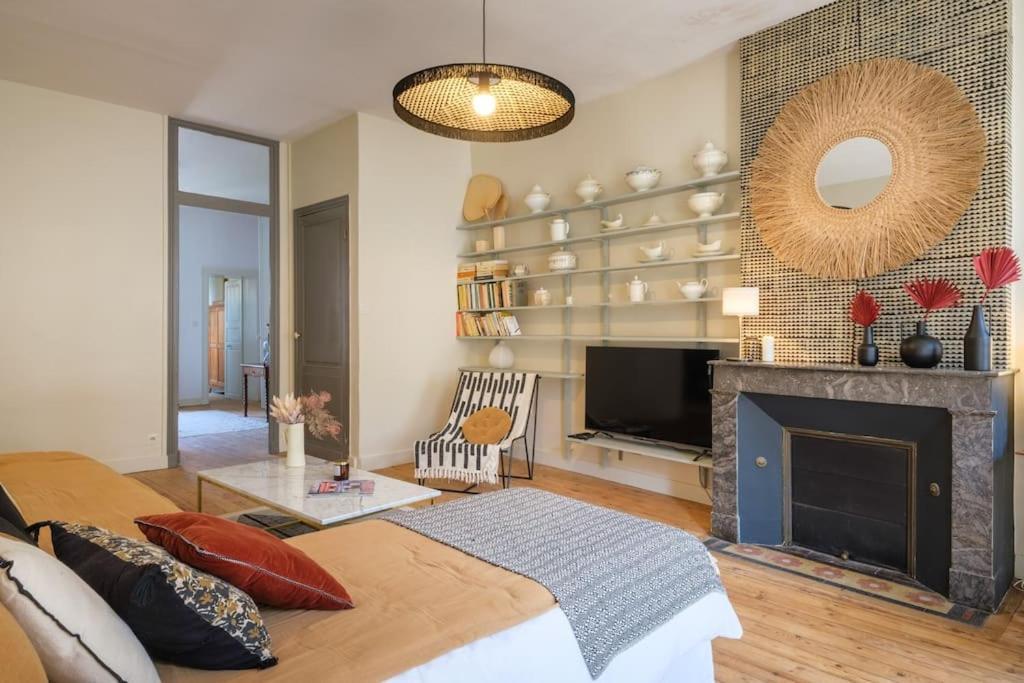 Appartement Avec Son Patio Dans Centre Historique De Bourg Eksteriør bilde