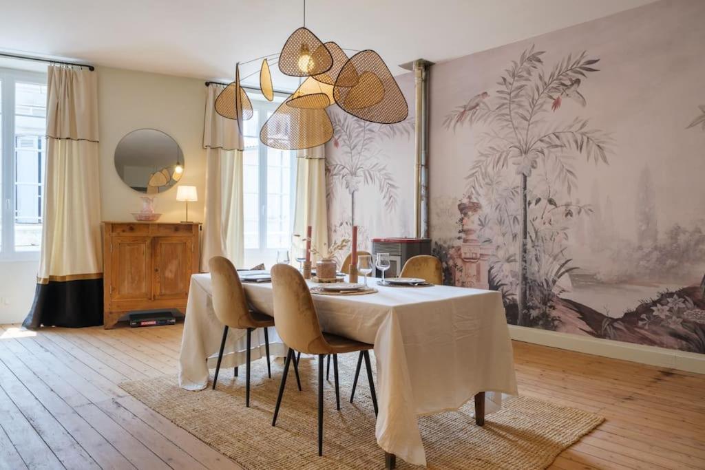 Appartement Avec Son Patio Dans Centre Historique De Bourg Eksteriør bilde