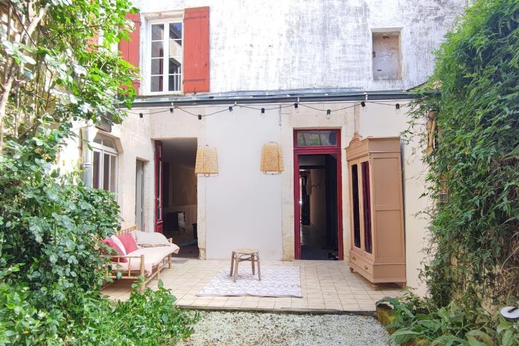 Appartement Avec Son Patio Dans Centre Historique De Bourg Eksteriør bilde